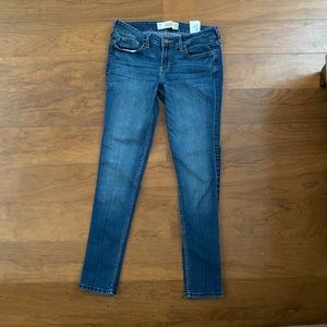 Dark wash Hollister skinny jeans 7S